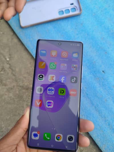 ram 13 rom 256 Whatsapp 03175782117