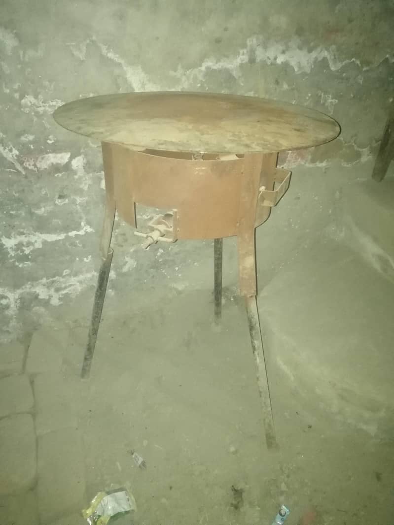 ایک عدد؛چولھا ساتھ میں برنل اور توا برائے فروخت ہے 0