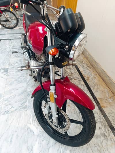 YAMAHA YB 125 Z ,  NEAT & CLEAN. Low milage