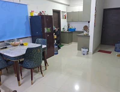 Get This Amazing Prime Location 1000 Square Feet Flat Available In Tariq Road