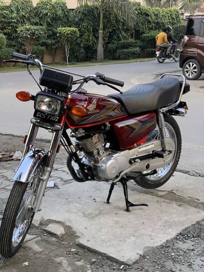 HONDA 125  2025 model ALMOST NEW BIKE