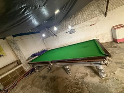 6/12  Snooker very good condition 18 ball