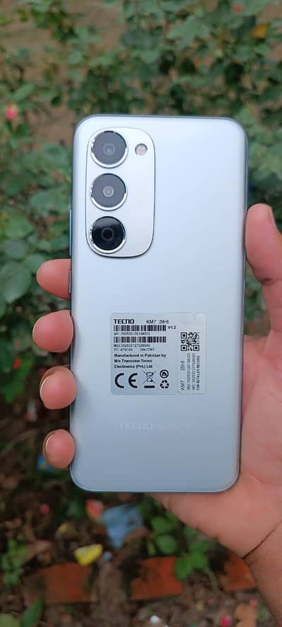 Tecno spark 40 pro plus.      8+8/256