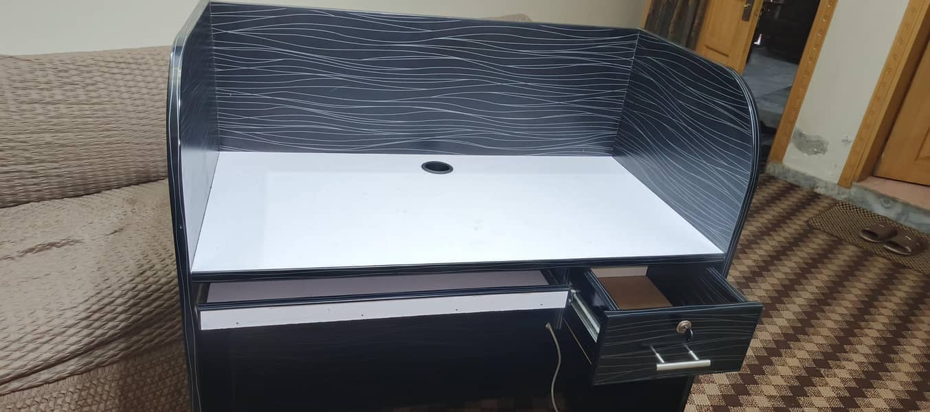 computer table                                 (early sold) 0