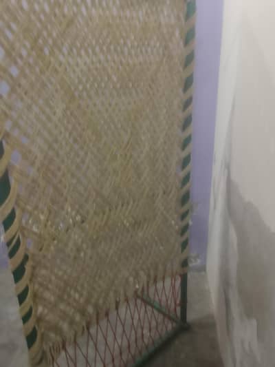 mzboot r Wazni lohy ki bni hui charpai for sale