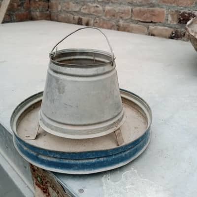 Hens feed bowls