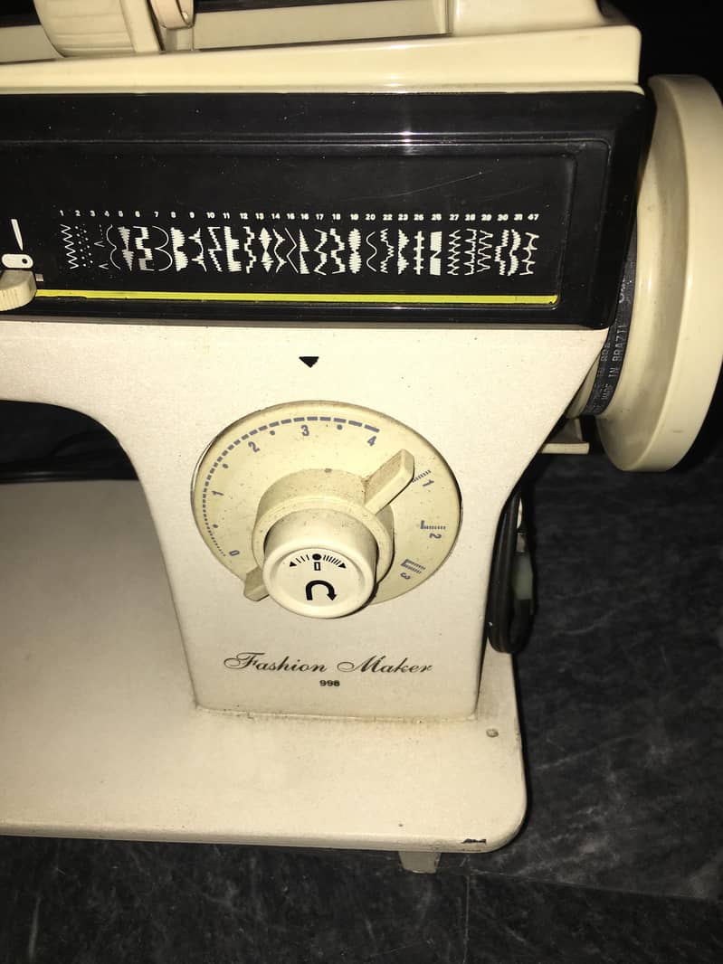 Singer embriodery sewing machine 1