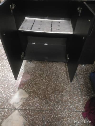 iron stand used to cloure is  brown