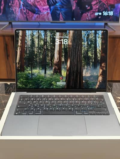 MacBook Pro M3 Complete Box