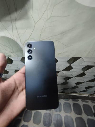 no box no cable 6month warnty 4/128 condition 10/10