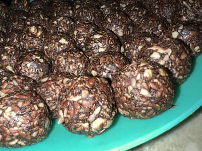 Chocolate dry fruit sweet
