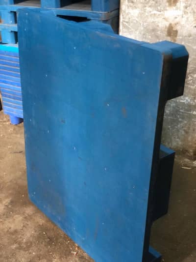 wooden pallets & plastic