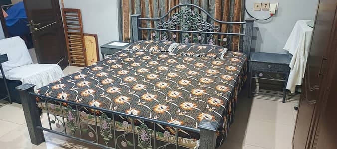 IRON BED SET WITH 2 SIDE TABLES & SINGHAR MAZE FOR SALE (USED)