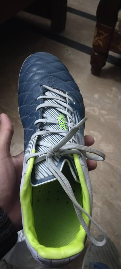 football shoes 9.5
