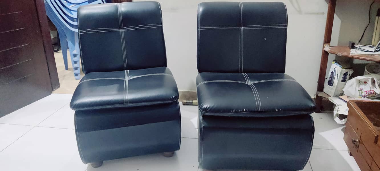 BLACK LEATHER SOFAS/ 2 SEATER / SOFAS/ 2in1 1