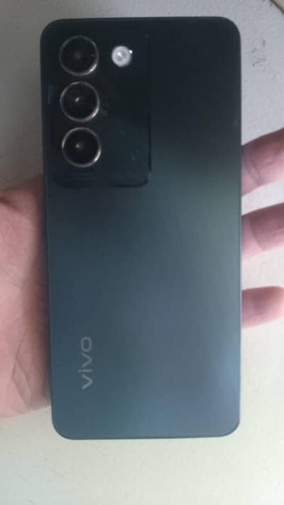 Vivo Y100   8/256.  No boxe No Charge aik dam New Condition Mea hea
