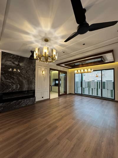 SILENT COMMERCIAL AVAILABLE FOR RENT GULSHAN-E-IQBAL BLOCK 6