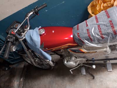 125 special edition self start red color bike geniun ha sari