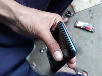 IPHONE SE 3 hi 64 GB hai only one fault back front camera not 