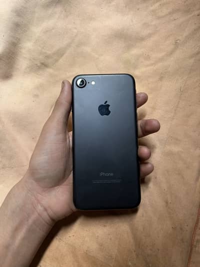 iPhone 7 32gb Non PTA factory unlock 10/10 condition BH 85%