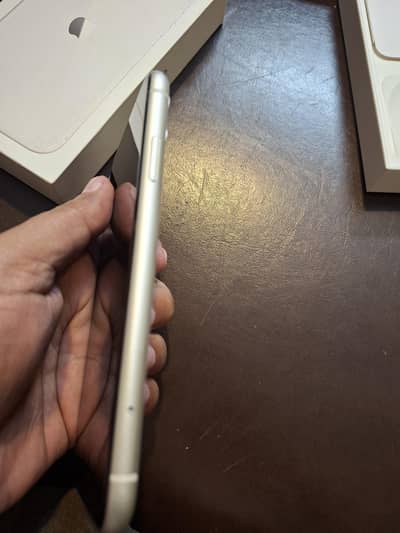 iphone 11 64gb mint condition