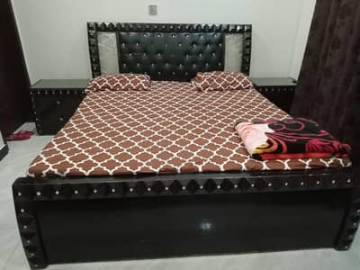 King size beds available with metress & with out metress