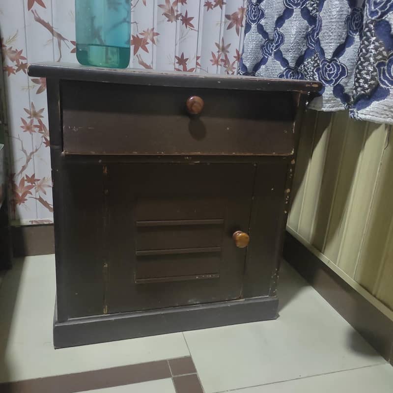 complete bed set (bed, side tables, dressing table) 8