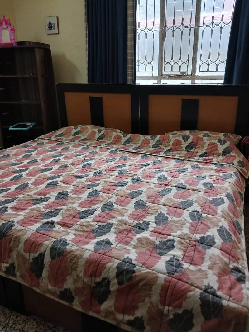 Two Single Beds with mattress 0