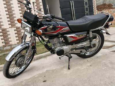 Honda 125 2024 black