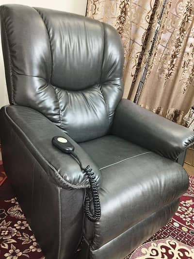 Electric Recliner in just like new condition