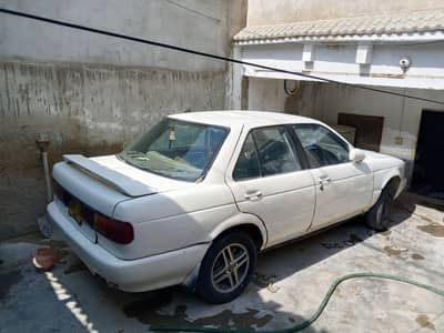 Nissan sunny 1993  available hai
