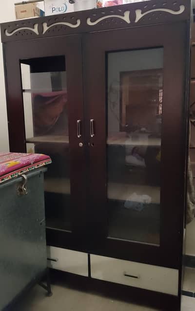 Showcase in good condition