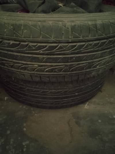 Toyota Vitz 2009 ماڈل کی Original Head Lights+ 4 Tyre for Sale Urgentl