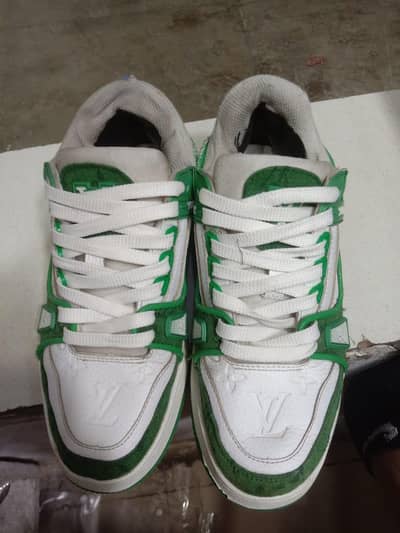 LV shoes trainer green and white