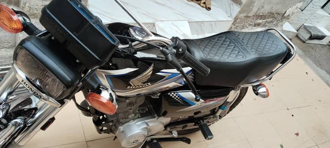Honda 125 / Totally Genuine