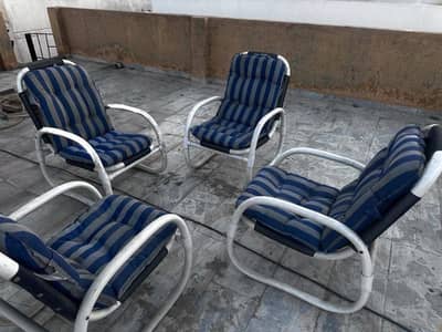 outdoor chairs/lawn chairs just like new