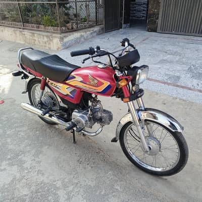 Honda CD 70. model 2025. . . . 0305.6400. 100