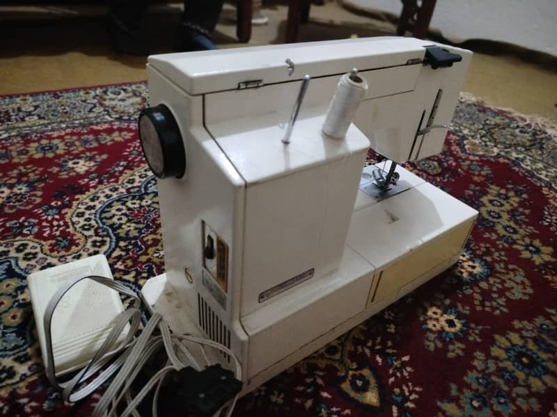 Janome 5002 Computerized Machine + Adapter 1