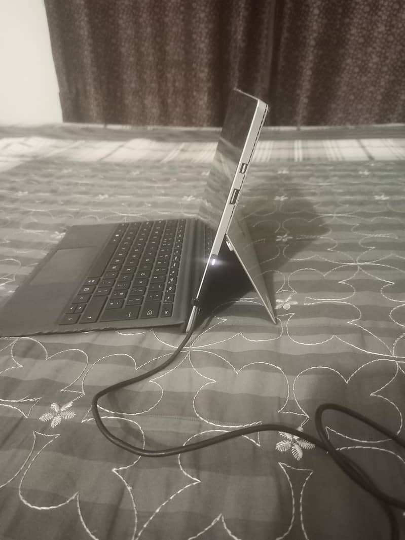 Microsoft Surface pro 4 - Screen Flicker Issue -Complete Set 2