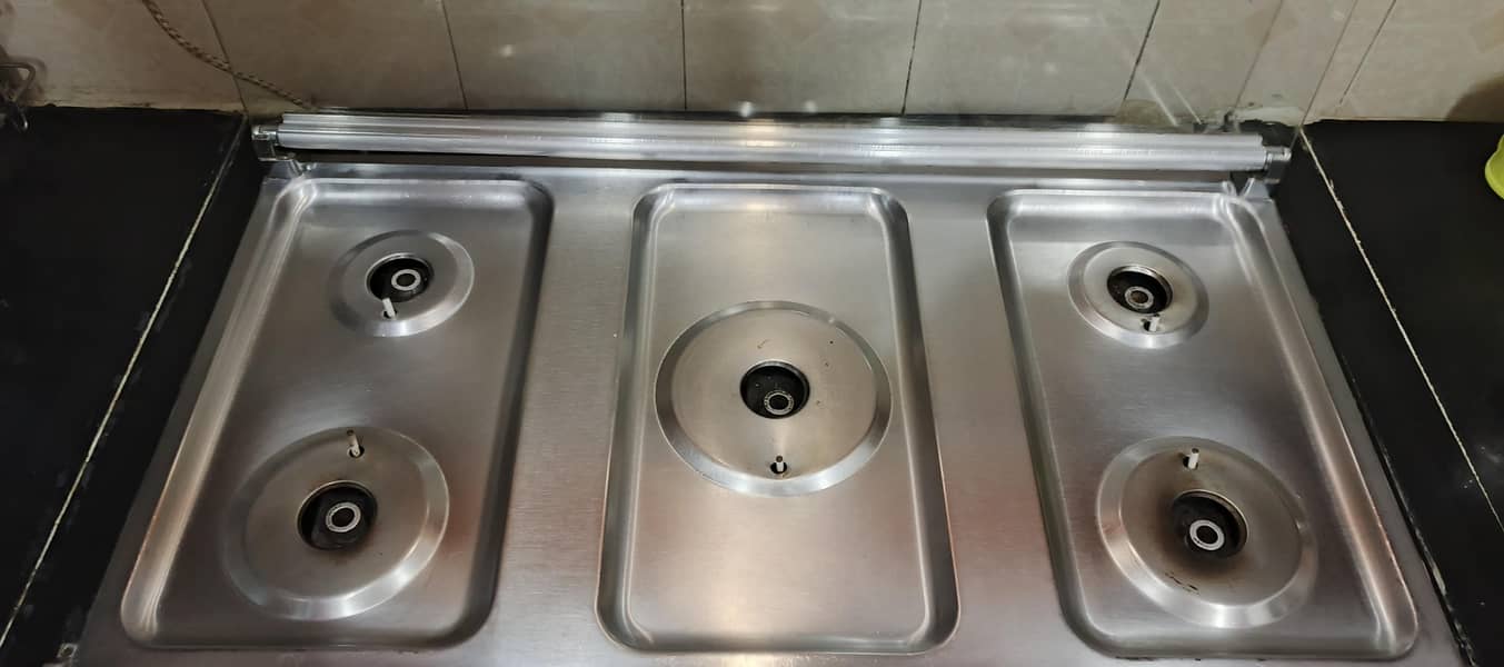 Cooking range in excellent condition 6