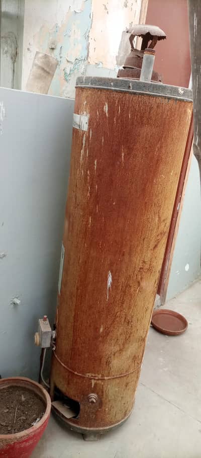 geyzer 100 % working condition with strong body