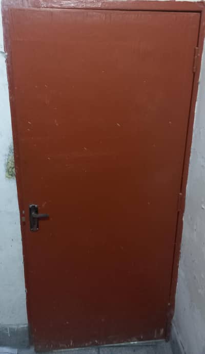 Room door with lock