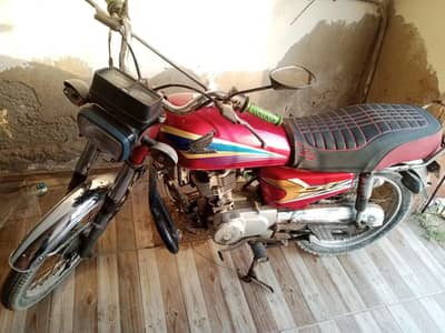 Honda 125 larkana