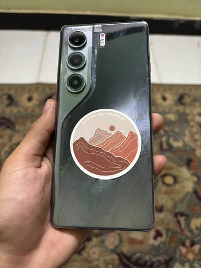 Tecno camon 40  /256 1 month warranty left With complete accessories.