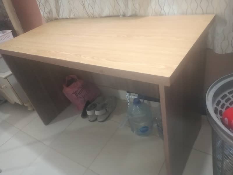 Table in Good Condition 0