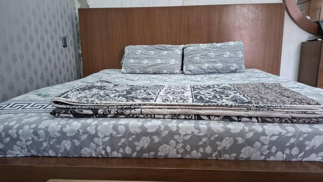 شاندار آفر! کنگ سائز پلیٹ فارم بیڈ برائے فروخت 0