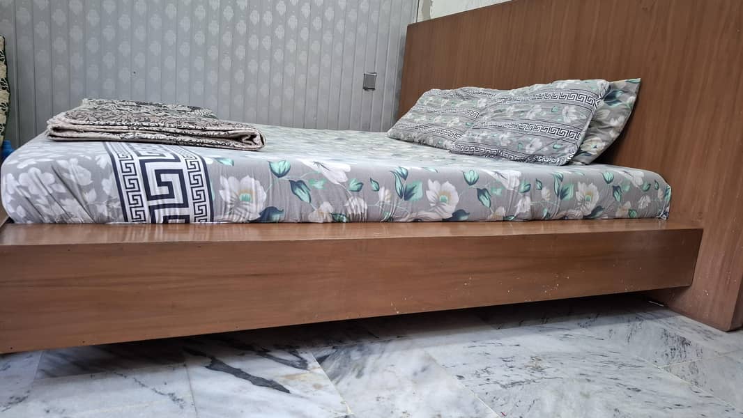 شاندار آفر! کنگ سائز پلیٹ فارم بیڈ برائے فروخت 2