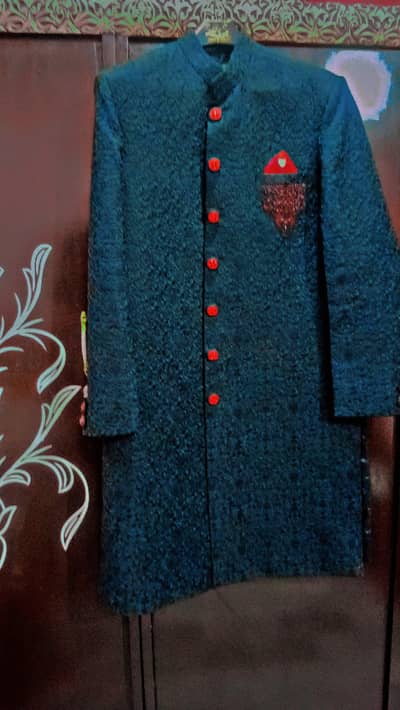 black sherwani  and red kull