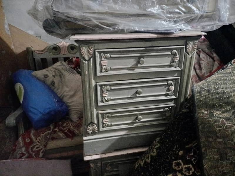 bed set with 2 side table 4