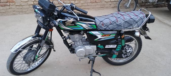 selling Honda 125 2023 model